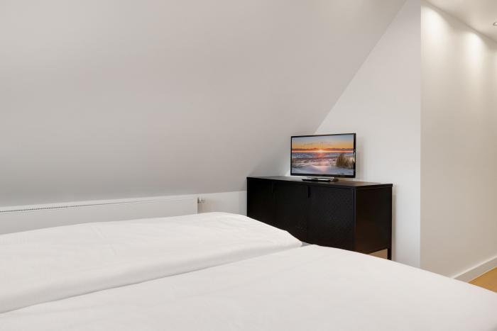 Appartement-Vermietung Bals -  - Horstweg 36 | Sylt | Westerland, Doppelhaushälfte für 6 Personen mit 3 Schlafzimmer, 2 Badezimmer, Gäste WC, ca. 143 m2