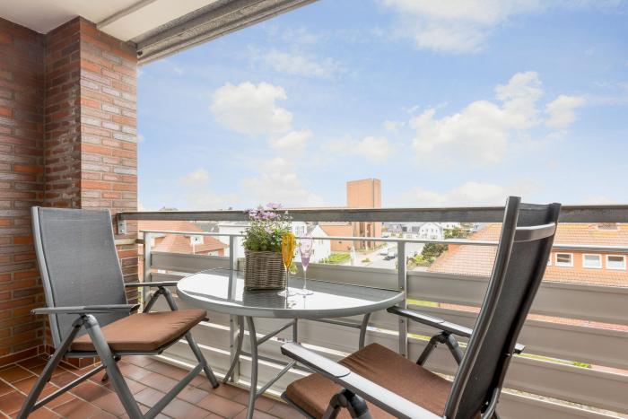 Appartement-Vermietung Bals - Haus Eidum - Elisabethstraße 14 | Wohnung 301 | Sylt | Westerland, 3-Zimmer-Wohnung im 3. OG für 4 Personen mit 2 Schlafzimmer, 1 Badezimmer, Gäste WC, ca. 80 m2, Garage, Fahrstuhl im Haus