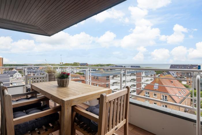 Appartement-Vermietung Bals - Haus Sola Bona - Elisabethstraße 11 | 44 Ocean view | Sylt | Westerland, 3-Zimmer-Penthouse für 4 Personen mit 2 Schlafzimmer, 1 Badezimmer, Gäste WC, ca. 125 m2, Fahrstuhl im Haus