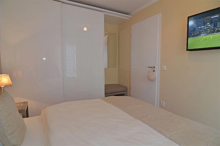 Appartement-Vermietung Bals - Villa Strauch - Elisabethstraße 17 | Wohnung 2.1 | Sylt | Westerland, 2-Zimmer-Wohnung im 2. OG für 2 Personen mit 1 Schlafzimmer, 1 Badezimmer, ca. 55 m2, Fahrstuhl im Haus