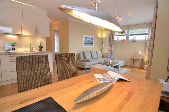 Appartement-Vermietung Bals - Villa Strauch - Elisabethstraße 17 | Wohnung 2.1 | Sylt | Westerland, 2-Zimmer-Wohnung im 2. OG für 2 Personen mit 1 Schlafzimmer, 1 Badezimmer, ca. 55 m2, Fahrstuhl im Haus