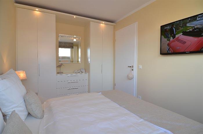 Appartement-Vermietung Bals - Villa Strauch - Elisabethstraße 17 | Wohnung 2.3 | Sylt | Westerland, 2-Zimmer-Wohnung im 2. OG für 2 Personen mit 1 Schlafzimmer, 1 Badezimmer, ca. 52 m2, Garage, Fahrstuhl im Haus