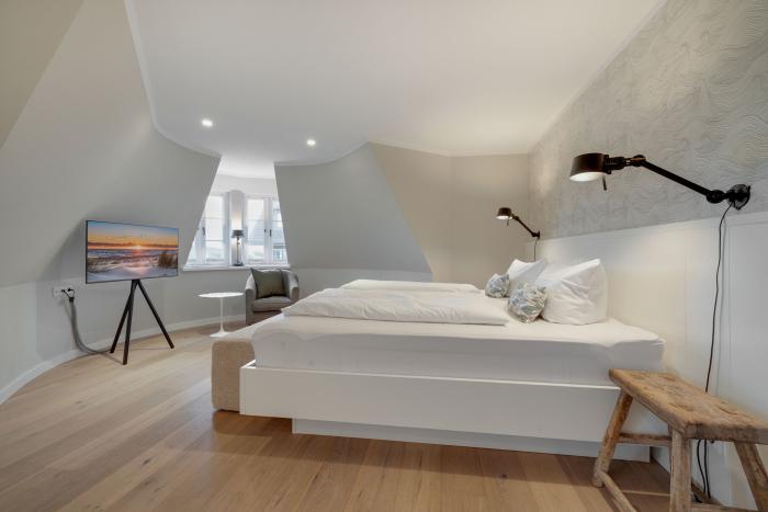 Appartement-Vermietung Bals - Sturmhues - Seedüne 9a | Sylt | Wenningstedt, Reetdachhaus für 6 Personen mit 3 Schlafzimmer, 3 Badezimmer, ca. 162 m2