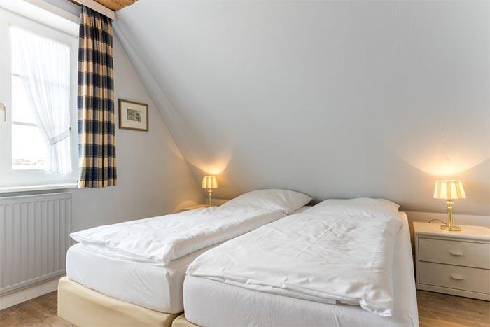 Appartement-Vermietung Bals - Landhaus Feldlerche - Horsatal 4 | Wohnung 3 | Sylt | Wenningstedt, 3-Zimmer-OG-Wohnung  | Maisonette für 3 Personen mit 2 Schlafzimmer, 1 Badezimmer, ca. 57 m2