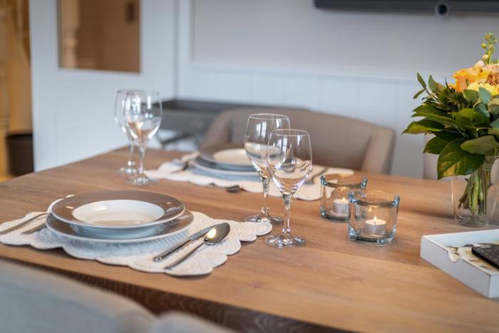 Appartement-Vermietung Bals - Ferienhaus Meeresrauschen - Im Grund 18d | Sylt | Wenningstedt, Reetdachhaus für 2 Personen mit 1 Schlafzimmer, 2 Badezimmer, Gäste WC, ca. 135 m2