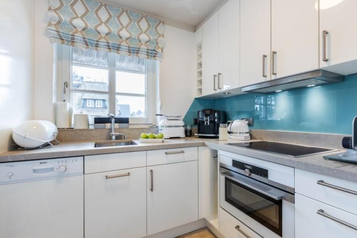 Appartement-Vermietung Bals - Ferienhaus Meeresrauschen - Im Grund 18d | Sylt | Wenningstedt, Reetdachhaus für 2 Personen mit 1 Schlafzimmer, 2 Badezimmer, Gäste WC, ca. 135 m2