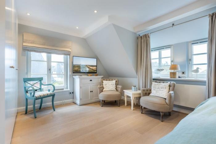 Appartement-Vermietung Bals - Ferienhaus Meeresrauschen - Im Grund 18d | Sylt | Wenningstedt, Reetdachhaus für 2 Personen mit 1 Schlafzimmer, 2 Badezimmer, Gäste WC, ca. 135 m2