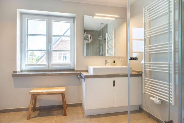 Appartement-Vermietung Bals - Sylter Quartier - Hoyerweg 10d | Haus 4.1 Hüs Mar | Sylt | Westerland, Hausteil für 7 Personen mit 4 Schlafzimmer, 2 Badezimmer, Gäste WC, ca. 137 m2, Grundstück ca. 320 m2