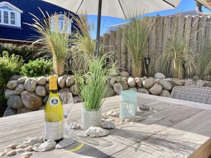 Appartement-Vermietung Bals - Sylter Quartier - Hoyerweg 10c | Haus 6.1 Söl Hüs | Sylt | Westerland, Hausteil für 6 Personen mit 4 Schlafzimmer, 3 Badezimmer, Gäste WC, ca. 137 m2, Grundstück ca. 320 m2